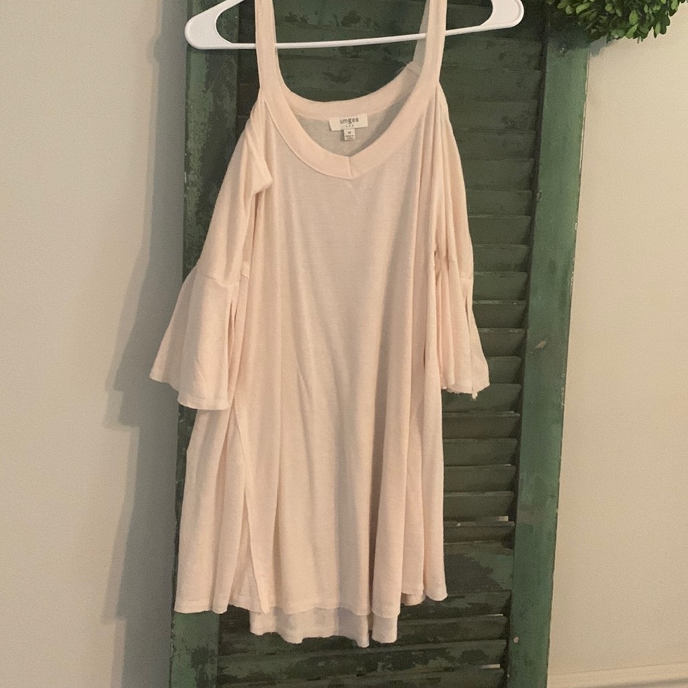 Excellent condition, cream cold shoulder tunic